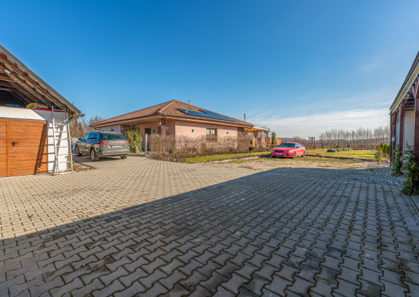 Na predaj rodinný dom s možnosťou ďalšej výstavby v Macove