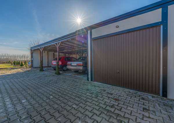 Na predaj rodinný dom s bazénom v obci Macov