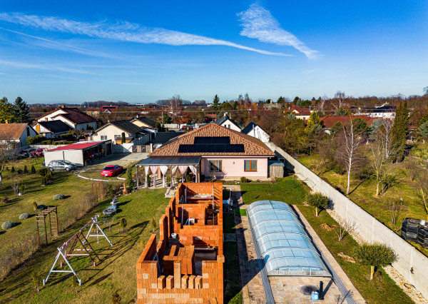 Na predaj rodinný dom s bazénom v obci Macov