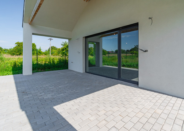 Na predaj moderný 4-izbový rodinný dom v Šoporni