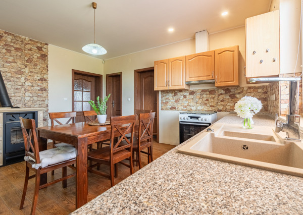 Na predaj zrekonštruovaný rodinný dom v Pate