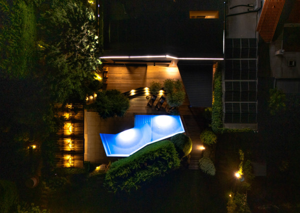 Na predaj vila s okrasnou záhradou a bazénom v Pezinku