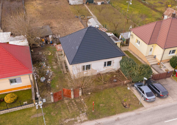 Na predaj rodinný dom s veľkým pozemkom v obci Šalgočka