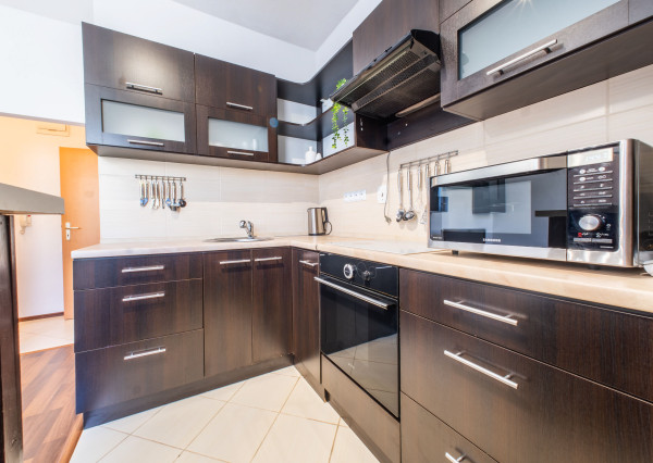 Na prenájom zariadený 2-izbový byt s parkovaním v Poprade