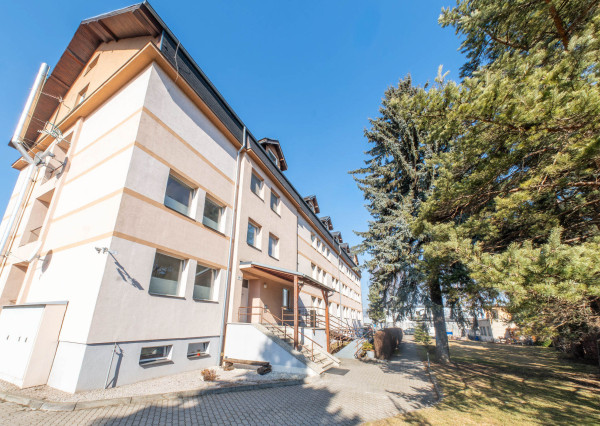 Na prenájom zariadený 2-izbový byt s parkovaním v Poprade