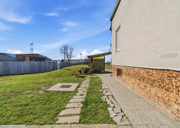 Na predaj rodinný dom s investičným potenciálom v Šuranoch