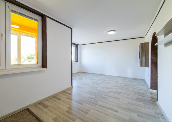 Na predaj veľkometrážny 3-izbový byt v Zákamennom