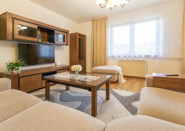 Na prenájom rodinný dom s garážou a terasou v centre Šamorína