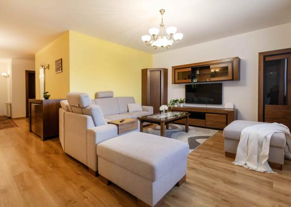 Na prenájom rodinný dom s garážou a terasou v centre Šamorína