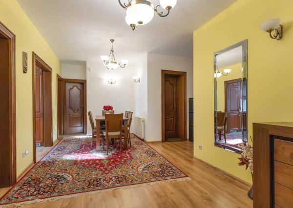 Na prenájom rodinný dom s garážou a terasou v centre Šamorína