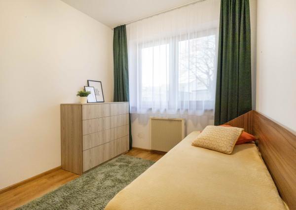 Na prenájom rodinný dom s garážou a terasou v centre Šamorína