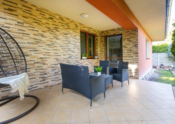 Na prenájom rodinný dom s garážou a terasou v centre Šamorína