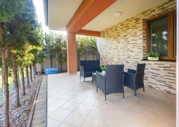 Na prenájom rodinný dom s garážou a terasou v centre Šamorína