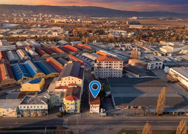 Na predaj polyfunkčný objem s luxusným rezidenčným podkrovím v Bratislave