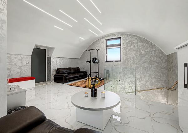 Na predaj polyfunkčný objem s luxusným rezidenčným podkrovím v Bratislave