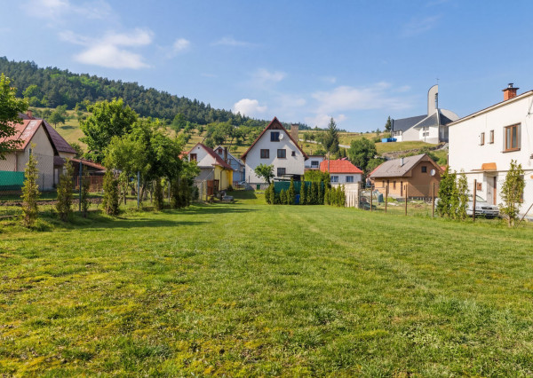 Na predaj pozemok s panoramatickým výhľadom v obci Jablonové