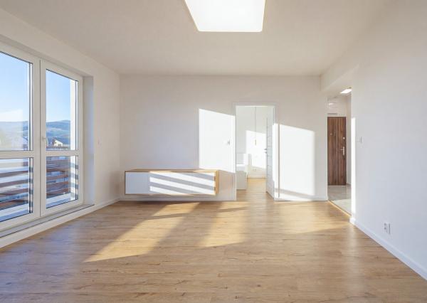 Na predaj zrekonštruovaný 3-izbový byt v obci Malcov