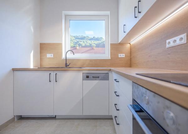 Na predaj zrekonštruovaný 3-izbový byt v obci Malcov