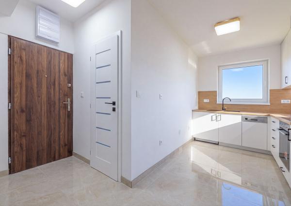 Na predaj zrekonštruovaný 3-izbový byt v obci Malcov