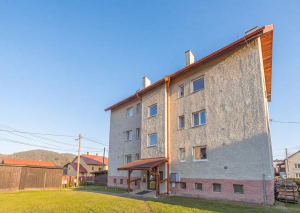 Na predaj zrekonštruovaný 3-izbový byt v obci Malcov