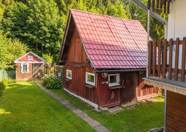 Na predaj rodinný dom s bazénom v obci Makov-Potok