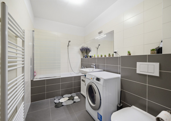 Na predaj priestranný 2-izbový byt v Dúbravke