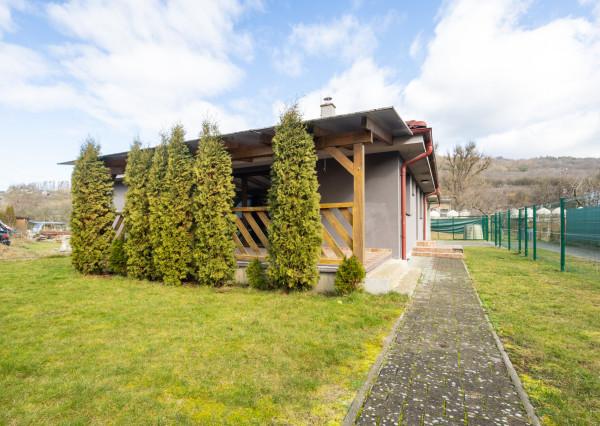 Na predaj 4-izbový dom s dvoma terasami v obci Horné Srnie