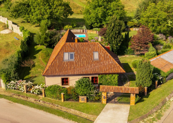 Na predaj impozantný rodinný dom v Ivanovciach