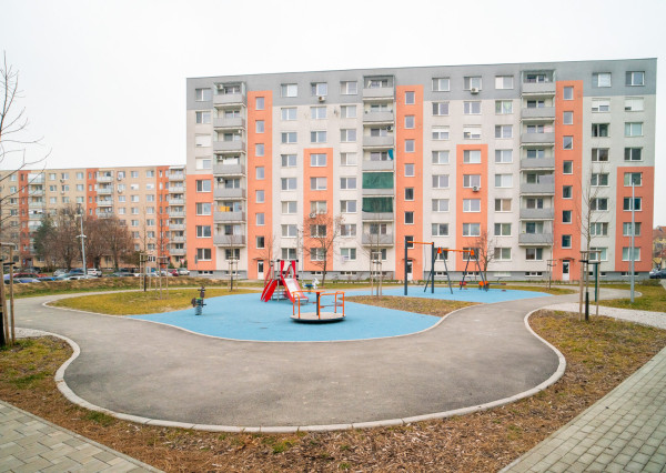 Na predaj 3,5 - izbový byt v meste Sereď