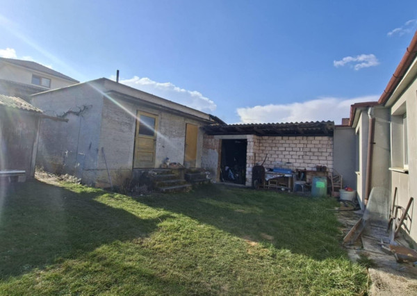 Na predaj rodinný dom vhodný na rekonštrukciu v obci Dežerice