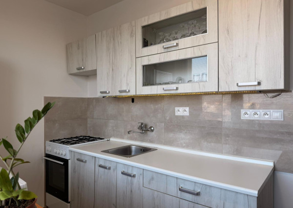 Na prenájom 3 izbový s 2 balkónmi na sídlisku JUH v Malackách