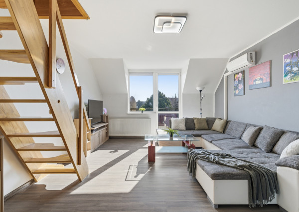 Na predaj 4-izbový mezonetový byt s 2 balkónmi v centre mesta Malacky