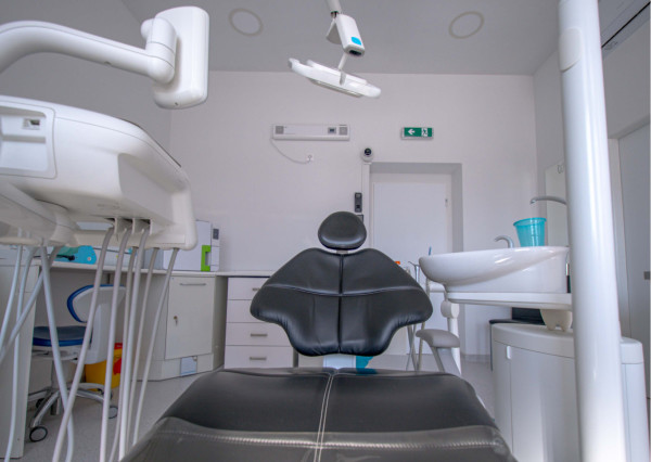 Zubná ambulancia pripravená na okamžité prevádzkovanie v Pobedime