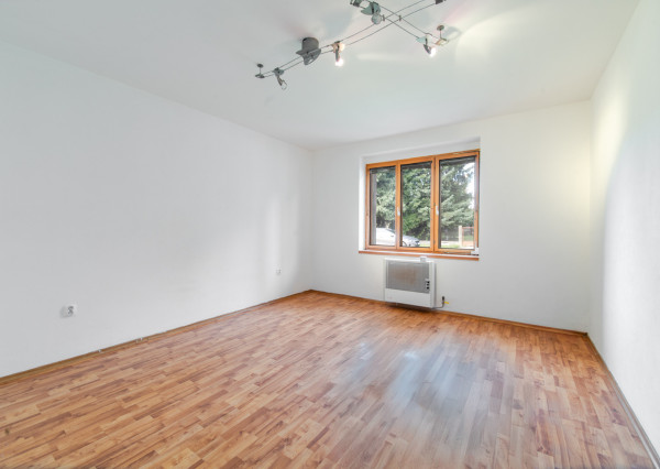 Na predaj priestranný rodinný dom s veľkým pozemkom v Loku pri Leviciach