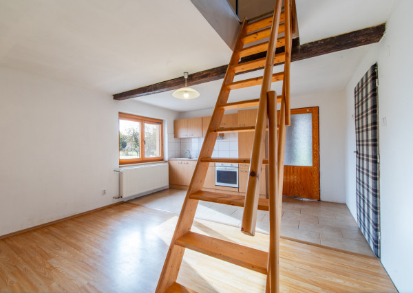 Na predaj priestranný rodinný dom s veľkým pozemkom v Loku pri Leviciach