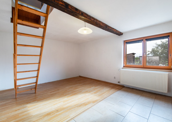 Na predaj priestranný rodinný dom s veľkým pozemkom v Loku pri Leviciach