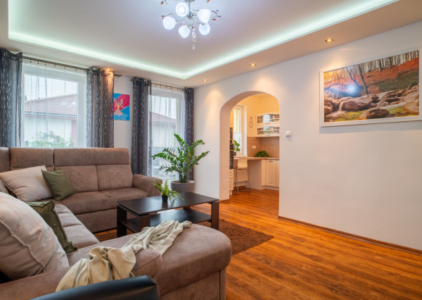 Na predaj zariadený dvojpodlažný rodinný dom kúsok od Serede