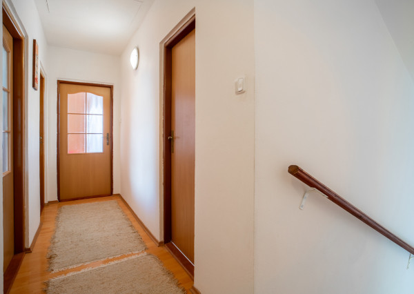 Na predaj zariadený dvojpodlažný rodinný dom kúsok od Serede