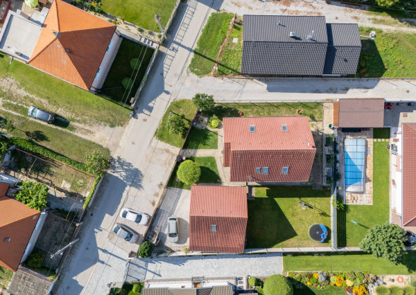 Na predaj zariadený dvojpodlažný rodinný dom kúsok od Serede