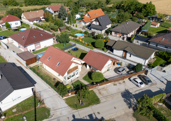 Na predaj zariadený dvojpodlažný rodinný dom kúsok od Serede