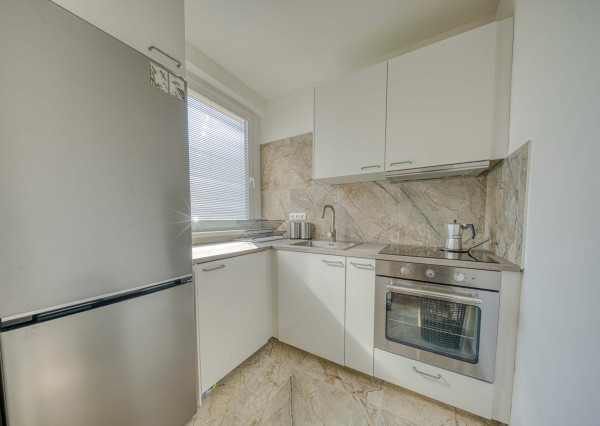 Na prenájom kompletne zariadený 2-izbový byt v Petržalke