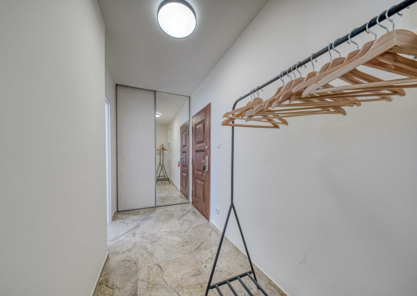 Na prenájom kompletne zariadený 2-izbový byt v Petržalke