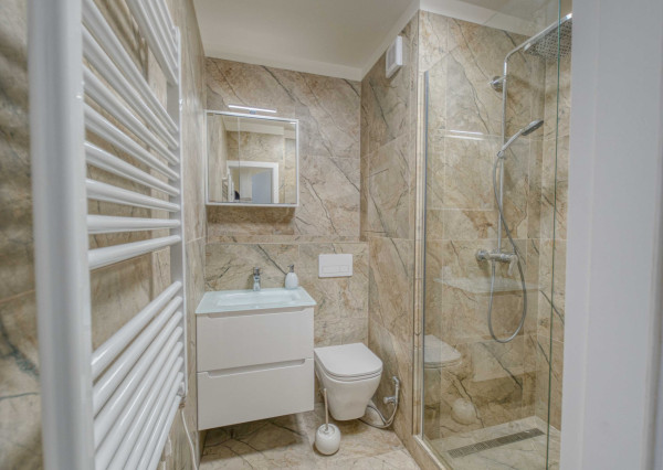 Na prenájom kompletne zariadený 2-izbový byt v Petržalke