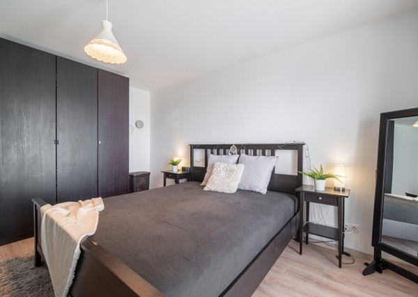 Na prenájom 2-izbový byt s balkónom vo Veľkých Levároch