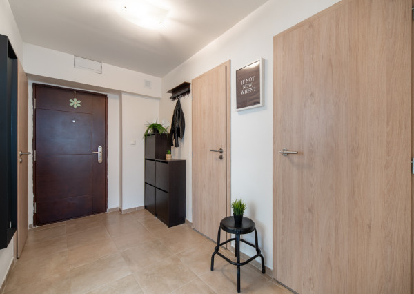 Na prenájom 2-izbový byt s balkónom vo Veľkých Levároch