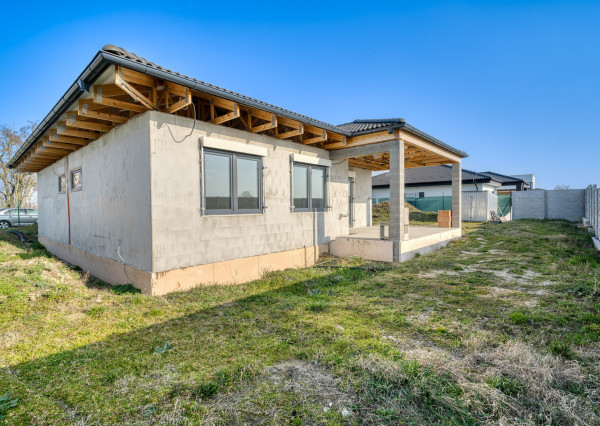 Na predaj rozostavaný rodinný dom v Moste pri Bratislave