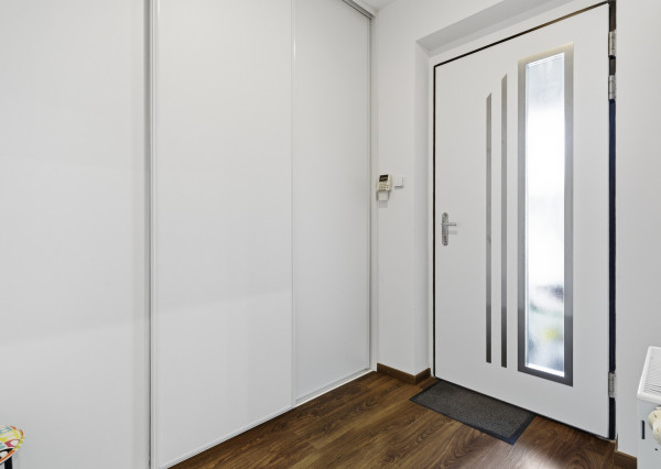 Na predaj rodinný dom s veľkorysým pozemkom v obci Kyselica