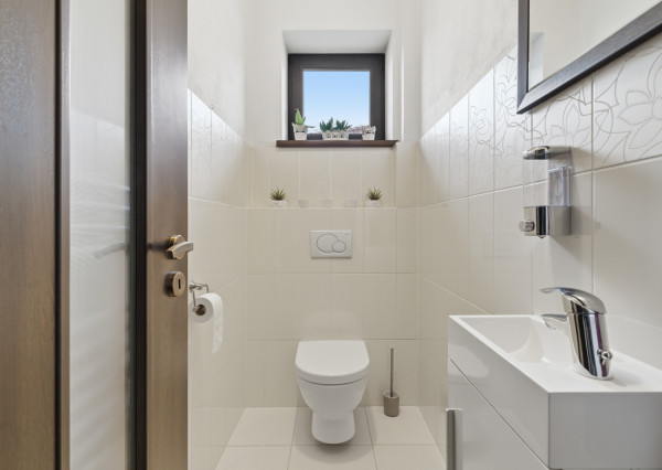 Na predaj rodinný dom s veľkorysým pozemkom v obci Kyselica