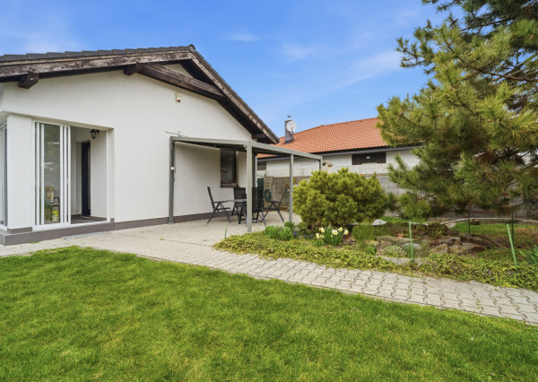 Na predaj rodinný dom s veľkorysým pozemkom v obci Kyselica