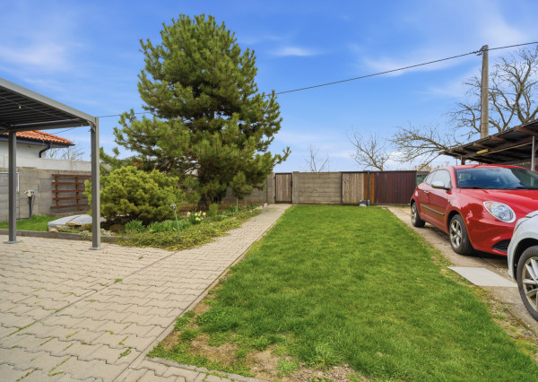 Na predaj rodinný dom s veľkorysým pozemkom v obci Kyselica